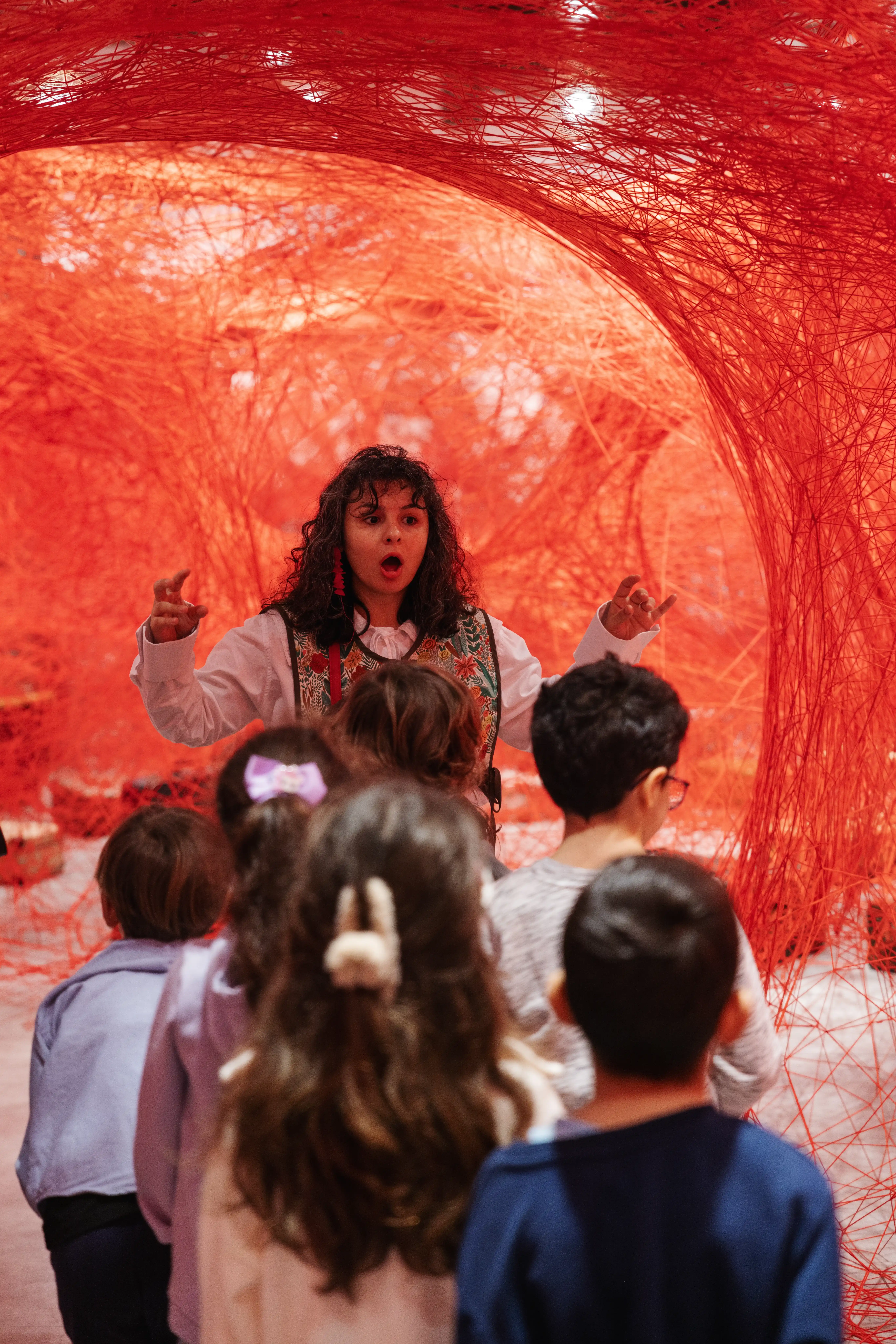 cansu-dinc-qbicart-isbirligi-cocuklar-icin-sanat