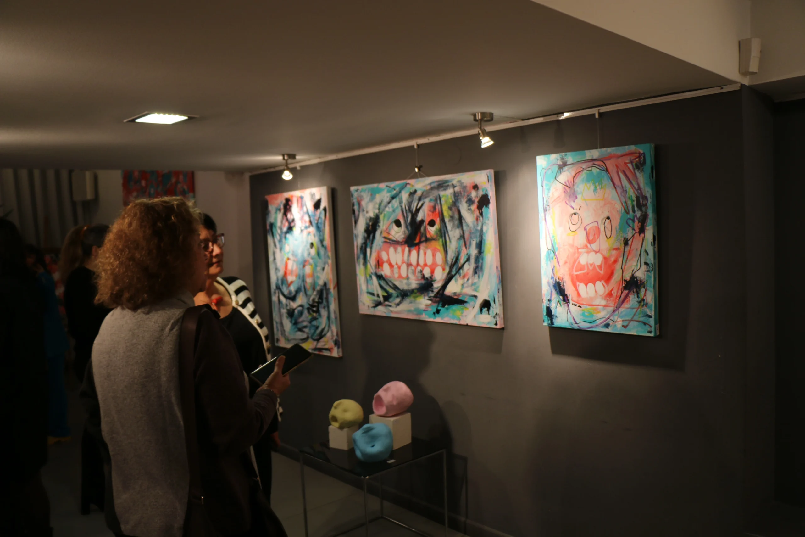 sanatci-cansu-dinc-buzzing-sergisi-ankara-mimarlar-dernegi-1927_4530